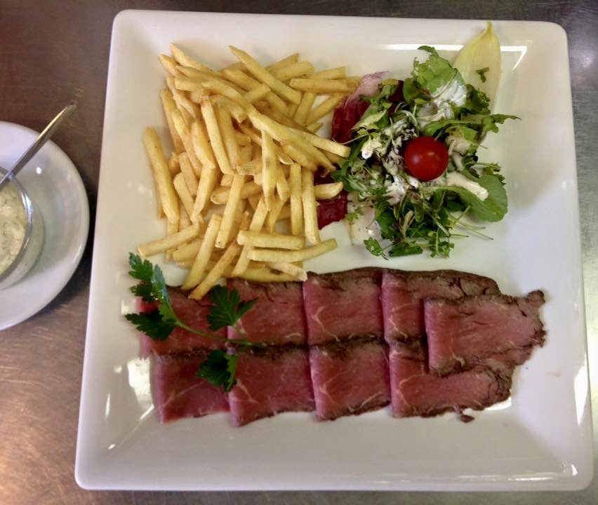 Carpaccio de bœuf accompagné de frites maison