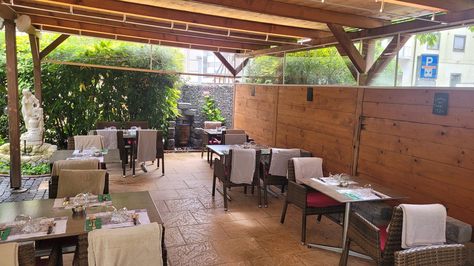 Terrasse couverte et ombragée sous pergola