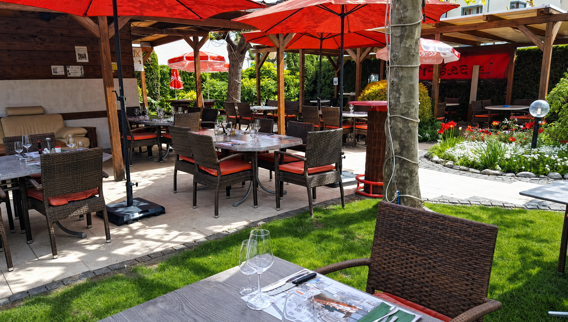 La terrasse du Bourg-Ville en été