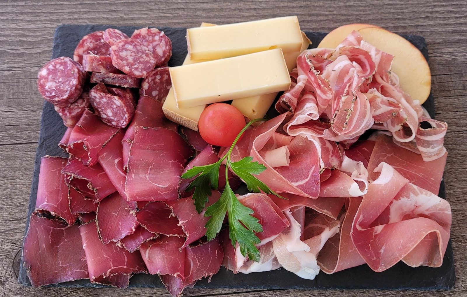 Planchette de fromage et saucisse valaisanne